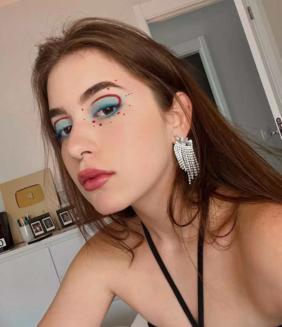 Sofia Santino reúne dicas de delineados para você curtir o carnaval